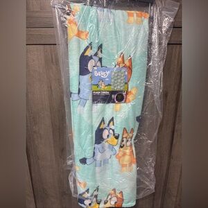 New Bluey & Bingo Heeler 50" x 70" Teal Plush Throw Blanket With Tag On Hanger